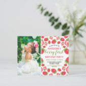 Eerste Aardbei Verjaardagsfeest Foto Briefkaart (Staand voorkant)