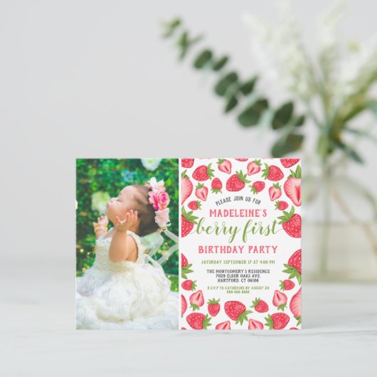 Eerste Aardbei Verjaardagsfeest Foto Briefkaart (Staand voorkant)