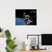 Eerste Amerikaanse Spacewalk (Gemini 4) Poster (Thuiskantoor)