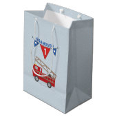 Eerste Birthday Grandson, Firetruck Medium Cadeauzakje (Achterkant Gekanteld)