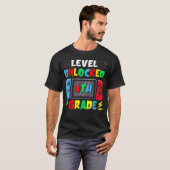 Eerste Dag Van 4De Klas Niveau Ontgrendeld Game Te T-shirt (Voorkant volledig)