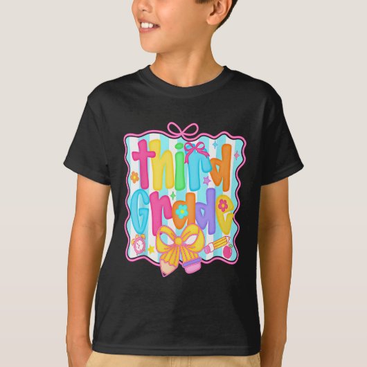 Eerste Dag Van De Derde Klas Bloemenbundel Voor Le T-shirt (Voorkant)