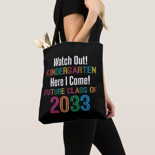Eerste dag van de Kindergarten, Kinder klasse 2033 Tote Bag (Dichtbij)