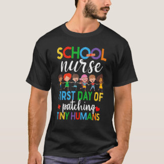 Eerste dag van patching Tiny Humans School Nurse R T-shirt