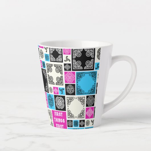 Eerste dingen eerste theepauze! Grappig Magenta & Latte Mok (Rechts)