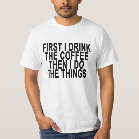 EERSTE DRINK IK DE KOFFIE DAN DOE IK DE DINGEN ..p T-shirt (Voorkant)