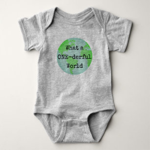 Eerste geboorte One-derful World Earth Bodysuit