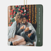 Eerste getrouwd Kerstmis twee foto eenvoudig groen Keramisch Ornament (Links)