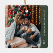 Eerste getrouwd Kerstmis twee foto eenvoudig groen Keramisch Ornament (Voorkant)
