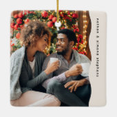 Eerste getrouwd Kerstmis twee foto eenvoudig Keramisch Ornament (Achterkant)