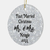 Eerste getrouwde Kerstmis Gepersonaliseerde Trouwd Keramisch Ornament (Links)