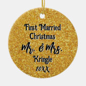 Eerste getrouwde Kerstmis Gepersonaliseerde Trouwd Keramisch Ornament (Voorkant)