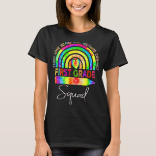 Eerste graad lerarenplein met kleurstof t-shirt
