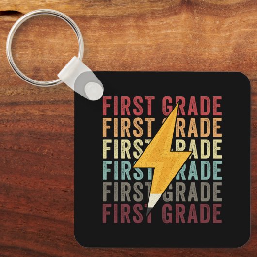 Eerste Grade Lightning Bolt Pencil 1e Grade Sleutelhanger (Voorkant)