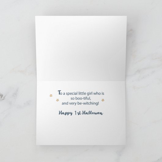 Eerste halloween-meisje dat slaapt op cloud person kaart (Binnen)