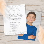 Eerste Heilige Communie Silver Save the Date Photo Aankondigingskaart<br><div class="desc">Een elegante Eerste Heilige Communie bespaart de date-uitnodiging met delicaat zilver zetmeel. U kunt zich met uw speciale feestdetails in kic Silver- tekst personaliseren en een speciale foto op het omgekeerde toevoegen. Ontworpen door: Thisnotme©</div>