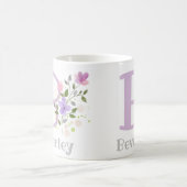 Eerste initiaal plus naam Beverley met bloemen Koffiemok (Center)