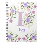 Eerste Initiaal plus Naam Ivy met Bloemen Notitieboek (Voorkant)