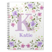Eerste Initiaal plus naam Katie met bloemen Notitieboek (Voorkant)