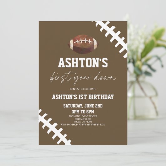 Eerste jaar Down Football Brown 1e verjaardag Kaart (Staand voorkant)
