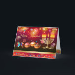 Eerste kaars van het Hanoekasfestival van de Licht Bedankkaart<br><div class="desc">De eerste kaars van Hanukkah. Happy Hanukkah Festival of light party nodigde schoonheid joodse feestkaart uit. Mooie joodse Holiday Chanukkah-achtergrond met traditionele Chanoekanoratieve symbolen - houten drogers (draaiende bovenkant), donuts, hanukkiah menorah, kaarsen, ster van David en gloeiende lichtjes, gouden patroon van behang. Hanukkah-festival van de decoratie van lichtevenementen. Jeruzalem, Israël....</div>