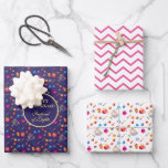 Eerste kaars van het Hanoekasfestival van de Licht Inpakpapier Vel<br><div class="desc">De eerste kaars van Hanukkah. Happy Hanukkah Festival van lichtfeesten feestvreugde joodse feestdagen in papierbladen. Mooie joodse Holiday Chanukah-achtergrond met traditionele Chinese decoratieve symbolen - houten droesels (draaiende bovenkant), donuts, hanukkiah menorah, kaarsen, ster van David en gloeiende lichtjes behangen gouden hanukkiah marus blauw patroon. Hanukkah-festival van de decoratie van lichtevenementen....</div>