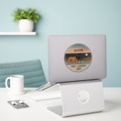 Eerste kampeertocht camper sticker (Laptop op bureau)