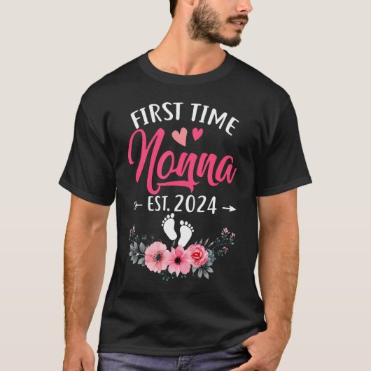 Eerste keer Nonna gepromoveerd naar Nonna EST 2024 T-shirt (Voorkant)