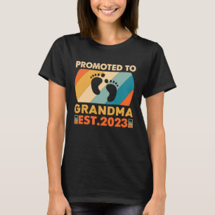 Eerste keer oma 2023 Vintage gepromoveerd naar oma T-shirt