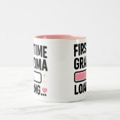 Eerste keer oma aan het laden tweekleurige koffiemok (Center)