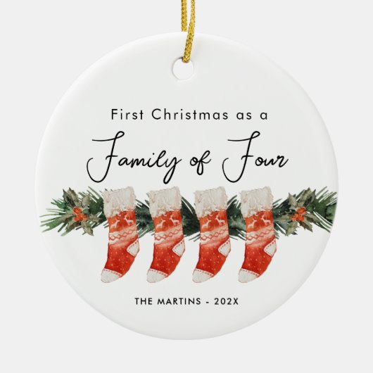 Eerste kerst als een familie van vier kousen keramisch ornament (Voorkant)