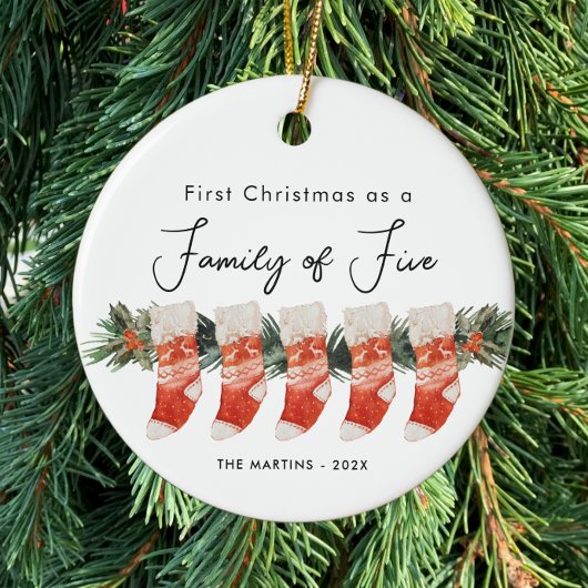 Eerste kerst als een familie van vijf kousen keramisch ornament