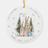 Eerste kerst als familie van vier konijnen keramisch ornament (Voorkant)