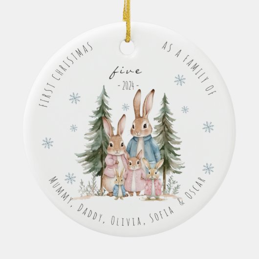 Eerste kerst als familie van vijf konijnen keramisch ornament (Achterkant)