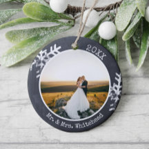 Eerste kerst als getrouwd paar foto rustieke sneeu