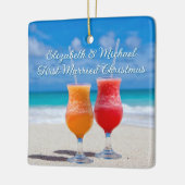 Eerste kerst als getrouwd stel met strandcocktails keramisch ornament (Links)
