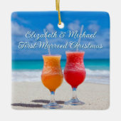 Eerste kerst als getrouwd stel met strandcocktails keramisch ornament (Voorkant)