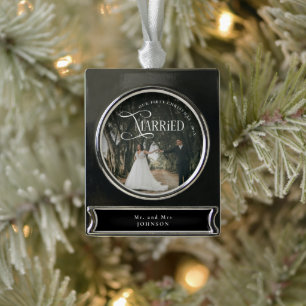 Eerste kerst als getrouwd stel Mijnheer en Mevrouw Verzilverd Banner Ornament
