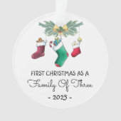 Eerste kerst als gezin van drie 2025 ornament (voorkant)
