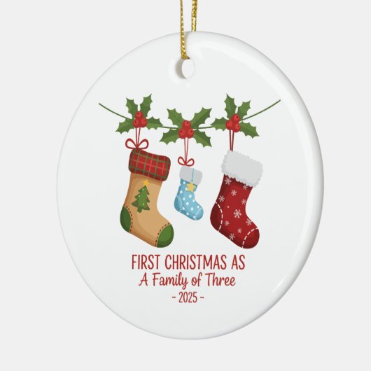 Eerste kerst als gezin van drie 2025 | Schattig Keramisch Ornament (Links)