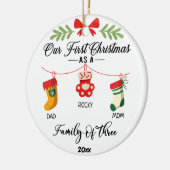 Eerste kerst als gezin van drie en kat of hond keramisch ornament (Links)