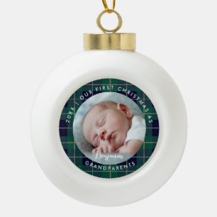Eerste kerst als grootouder groene geruite babyfot keramische bal ornament