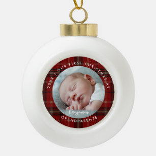 Eerste kerst als grootouder rode geruite babyfoto keramische bal ornament