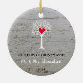 Eerste kerst als meneer en mevrouw rustieke liefde keramisch ornament (Achterkant)