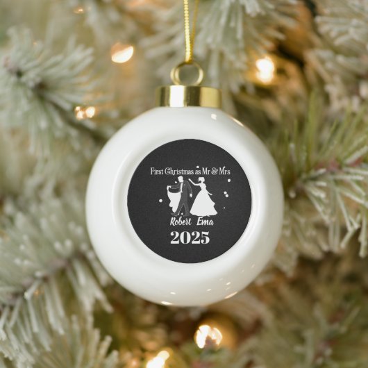 Eerste kerst als Mr & Mrs 2025 gepersonaliseerd Keramische Bal Ornament (Boom)