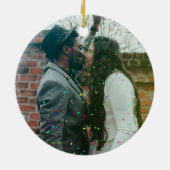 Eerste kerst als Mr & Mrs. Faux Gouden Foto Keramisch Ornament (Achterkant)