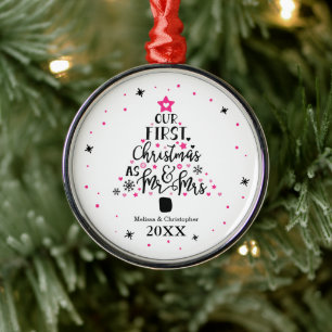 Eerste kerst als pasgetrouwd typografie namen metalen ornament