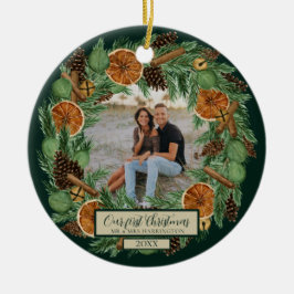 Eerste kerst Een foto Rustieke Pine Krans Keramisch Ornament