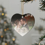 Eerste kerst getrouwd bruiloft Jubileum foto Keramisch Ornament<br><div class="desc">Trouwfoto's Eerste Kerstmis als Mr en Mrs keramiek Ornament. Een feestelijk stuk dat je dierbare herinneringen omzet in een tijdloze vakantieschat! Dit exclusieve ornament legt perfect de geest van saamhorigheid en vreugde vast en stelt u in staat om uw kerstboom te personaliseren met een speciale momentopname van de helderste momenten...</div>