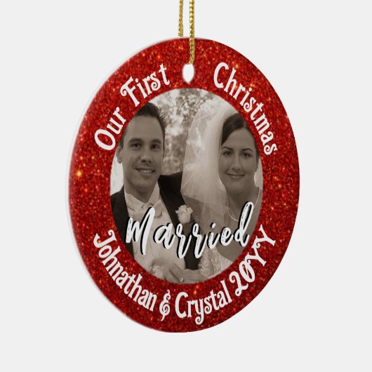 Eerste kerst getrouwd gepersonaliseerde rode glitt keramisch ornament (Rechts)